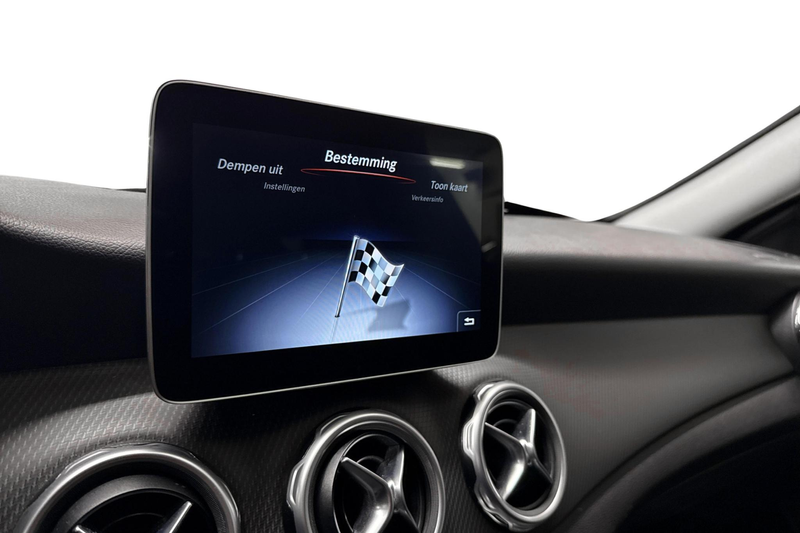 Mercedes-Benz GLA 180 GLA Business Solution Auto — photo 15