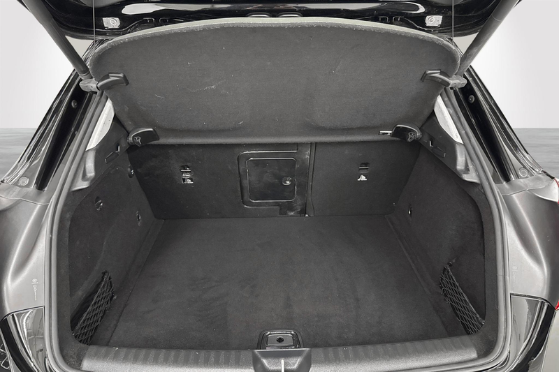 Mercedes-Benz GLA 180 GLA Business Solution Auto — photo 10