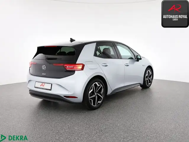 Volkswagen Id.3 view 5