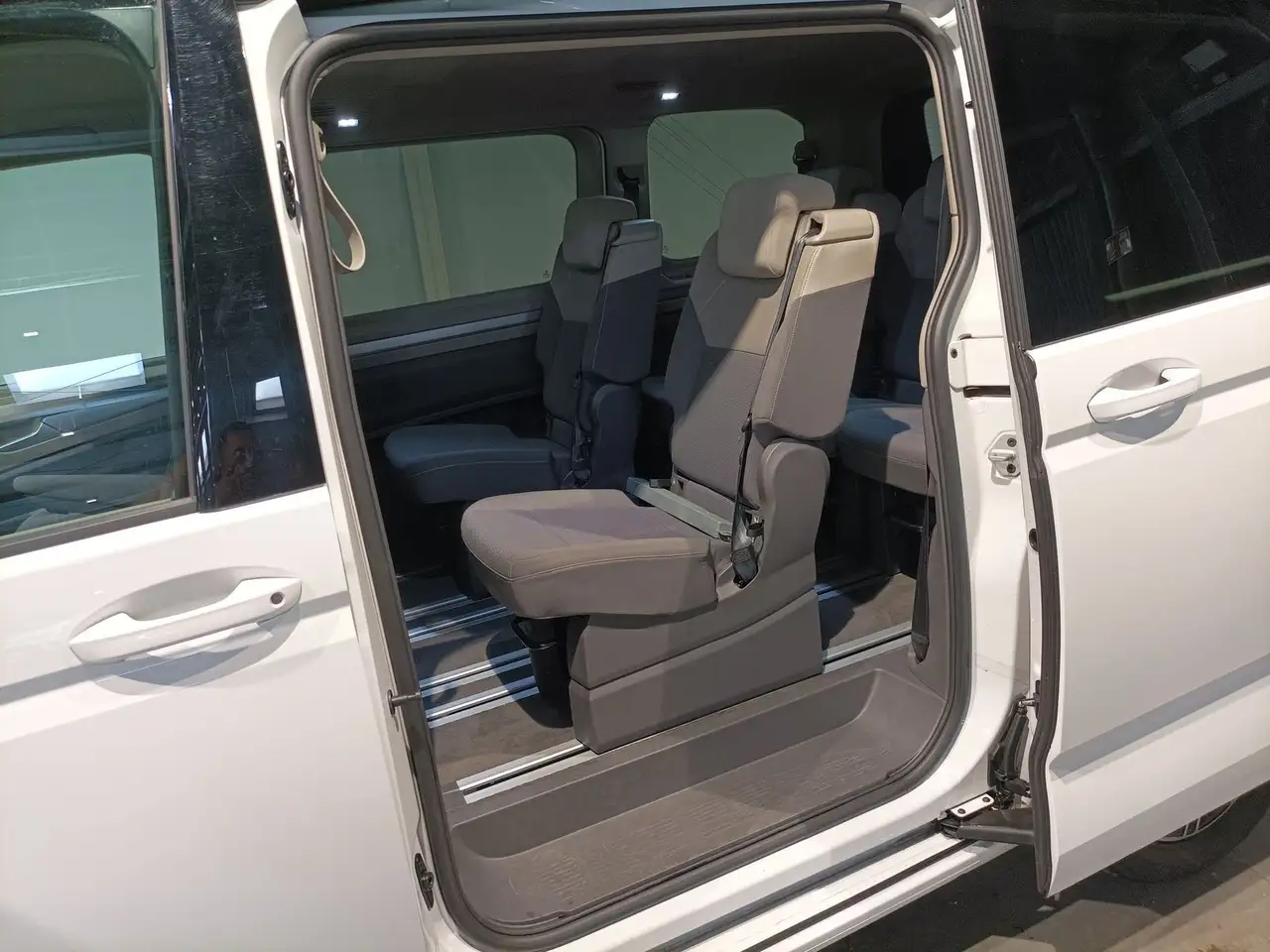 Volkswagen T7 Multivan 2.0 TDI Life LED Navi CAM 7-S AHK SHZ, миниатюра 14