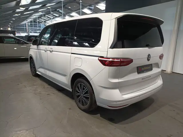 Volkswagen Multivan view 4
