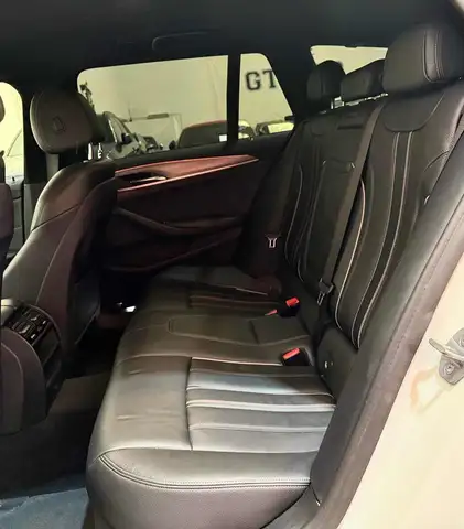 BMW 5 Series view 15