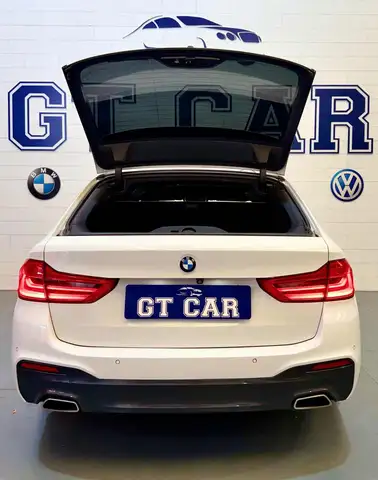 BMW 5 Series view 9