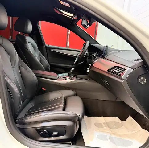 BMW 5 Series view 14