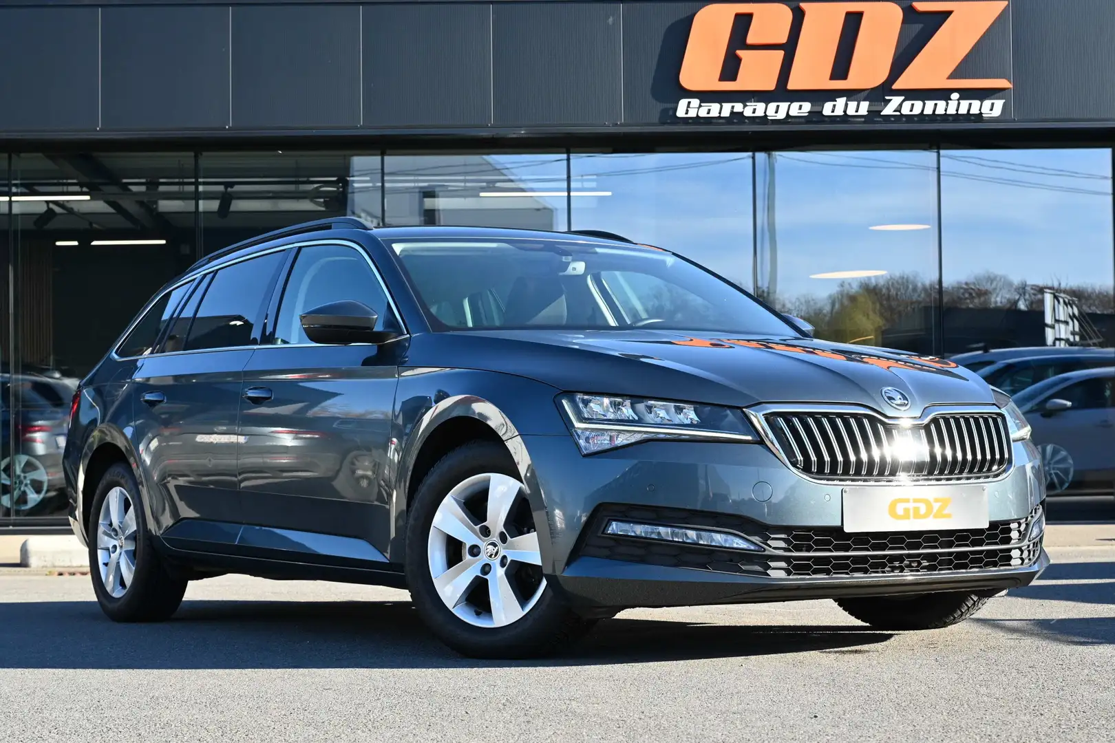 Skoda Superb Combi 1.6 CR TDi 120  Ambition DSG Grijs - 1