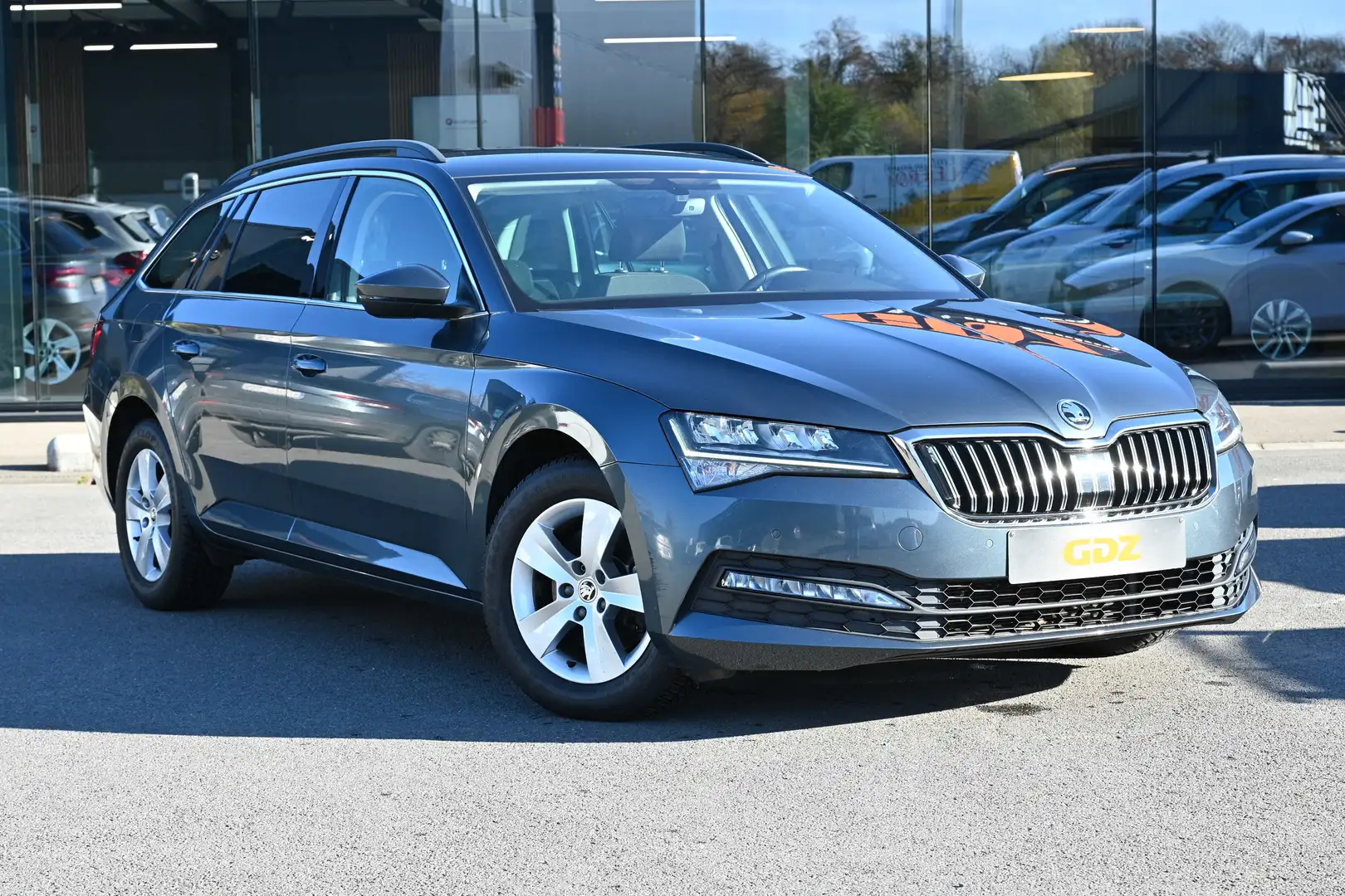 Skoda Superb Combi 1.6 CR TDi 120  Ambition DSG Grijs - 2