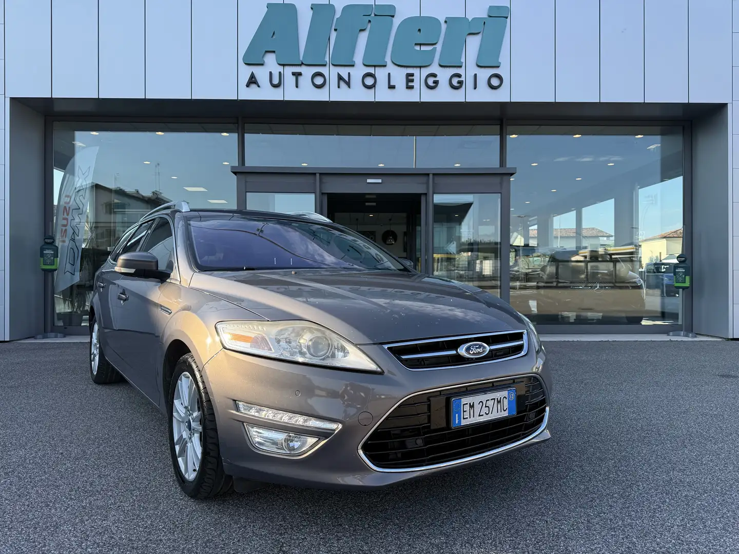 Ford Mondeo SW 2.0tdci Titanium 163cv KeylessStart'17PelleNavi Grigio - 1