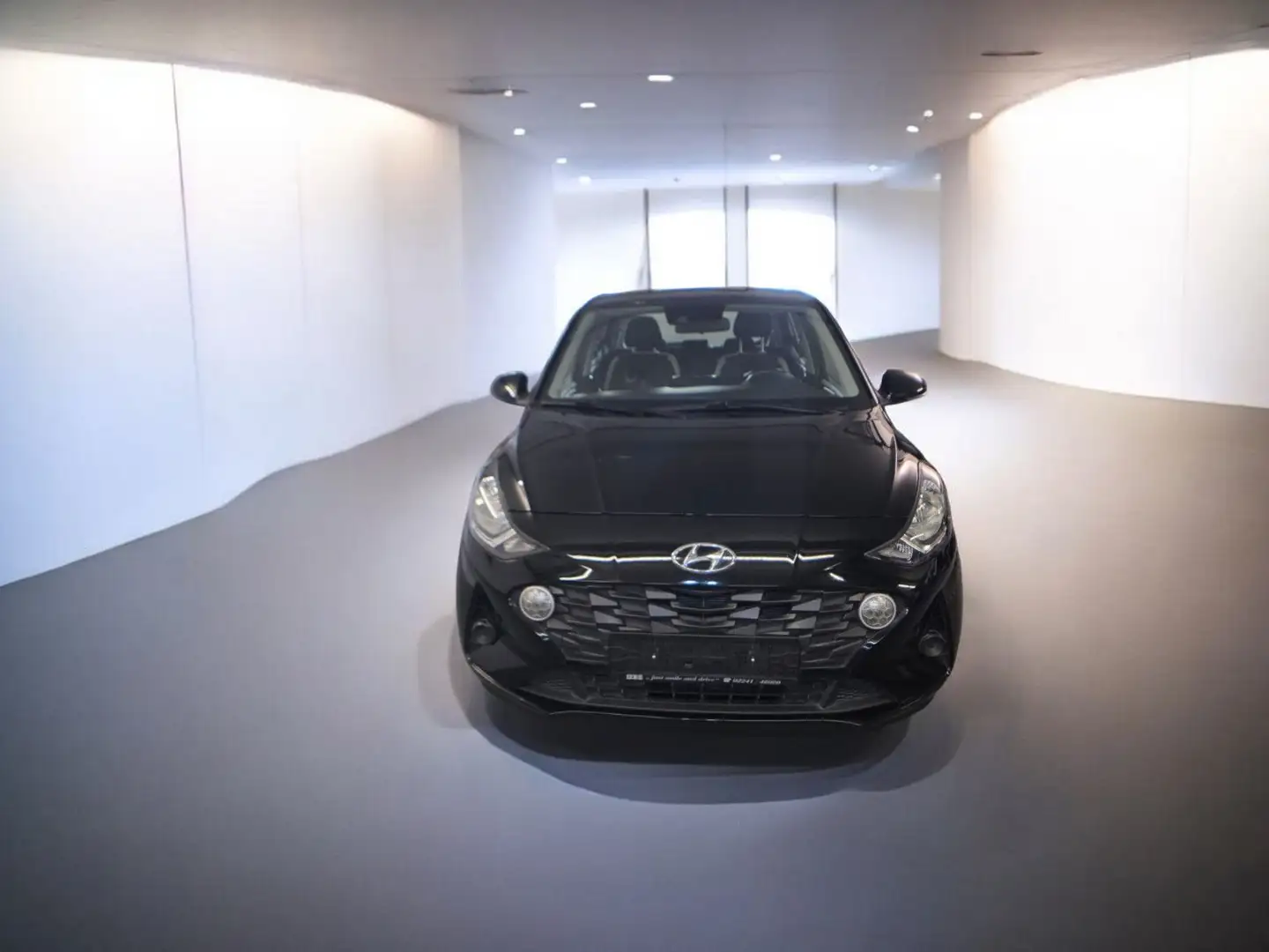 Hyundai i10 Trend Automatik FACELIFT Absolut NEUWERTIG Noir - 2