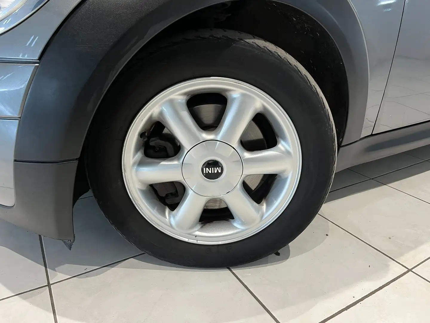 MINI Cooper D 1.6D 110cv 3 portes Clim/Radio cd/Jantes alu 15" Gris - 2