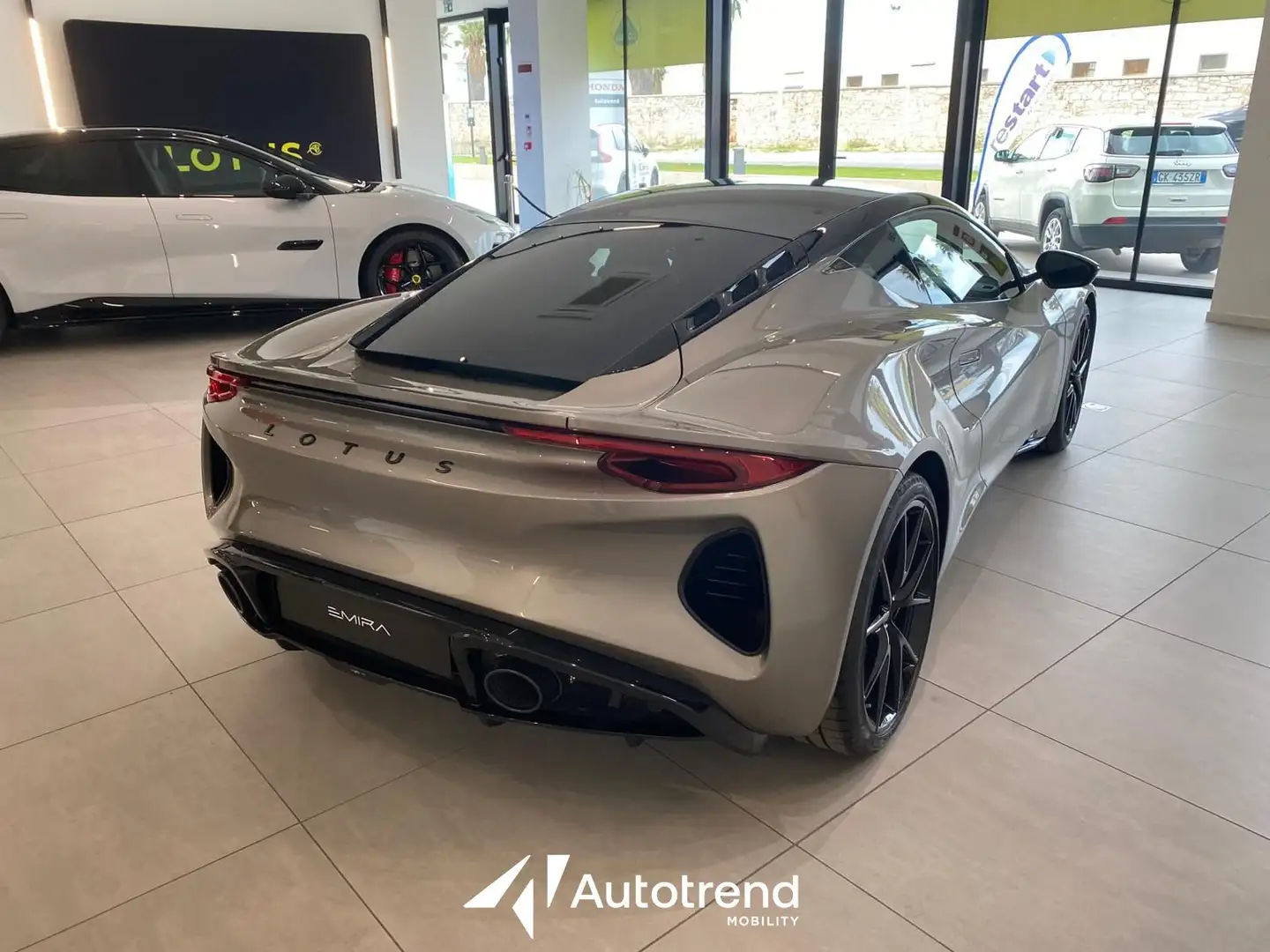 Lotus Emira Turbo SE 406 CV Automatica Lotus Bari Gris - 2