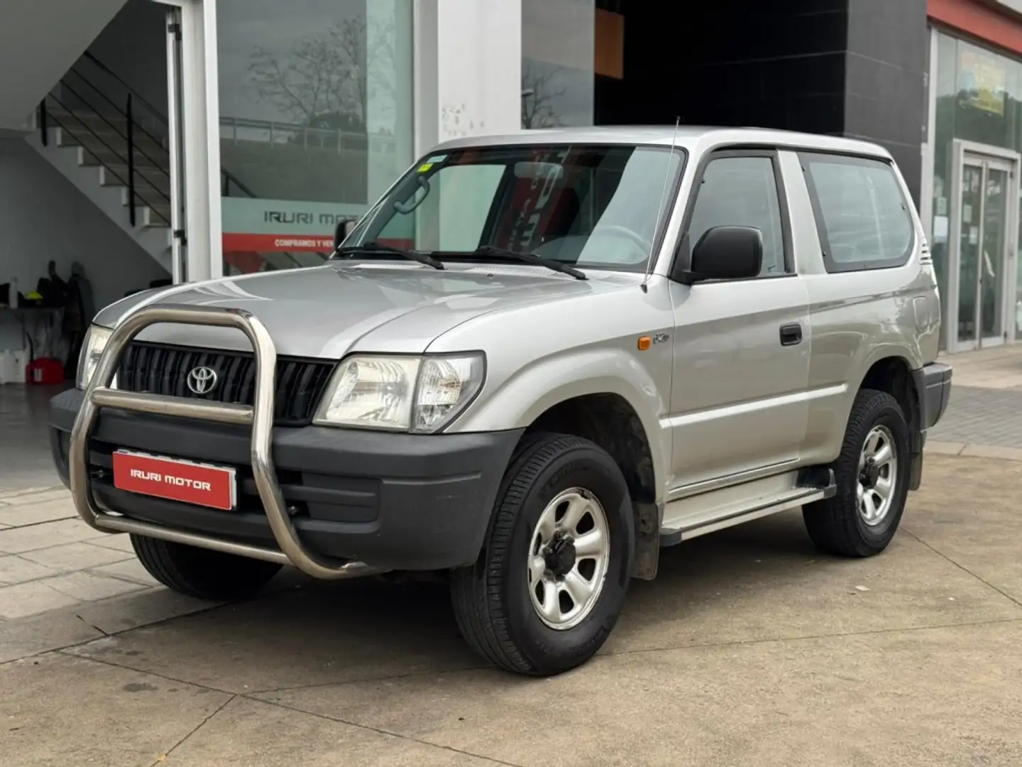 Toyota Land Cruiser 3.0 D4D GX Plateado - 2