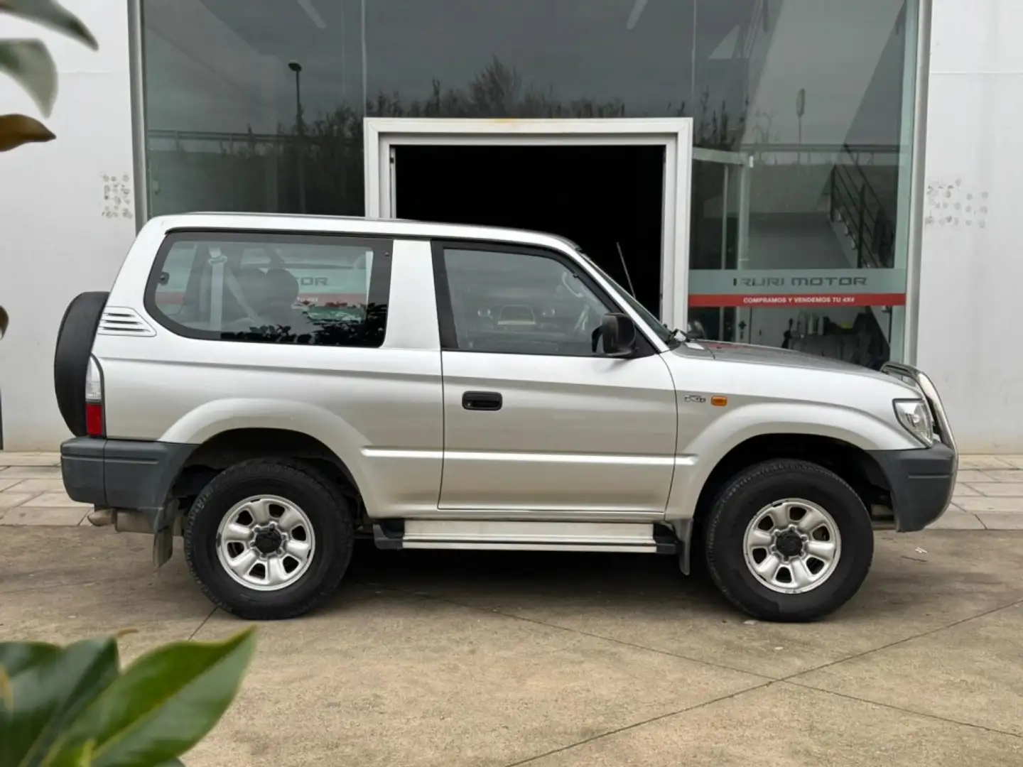 Toyota Land Cruiser 3.0 D4D GX Plateado - 1