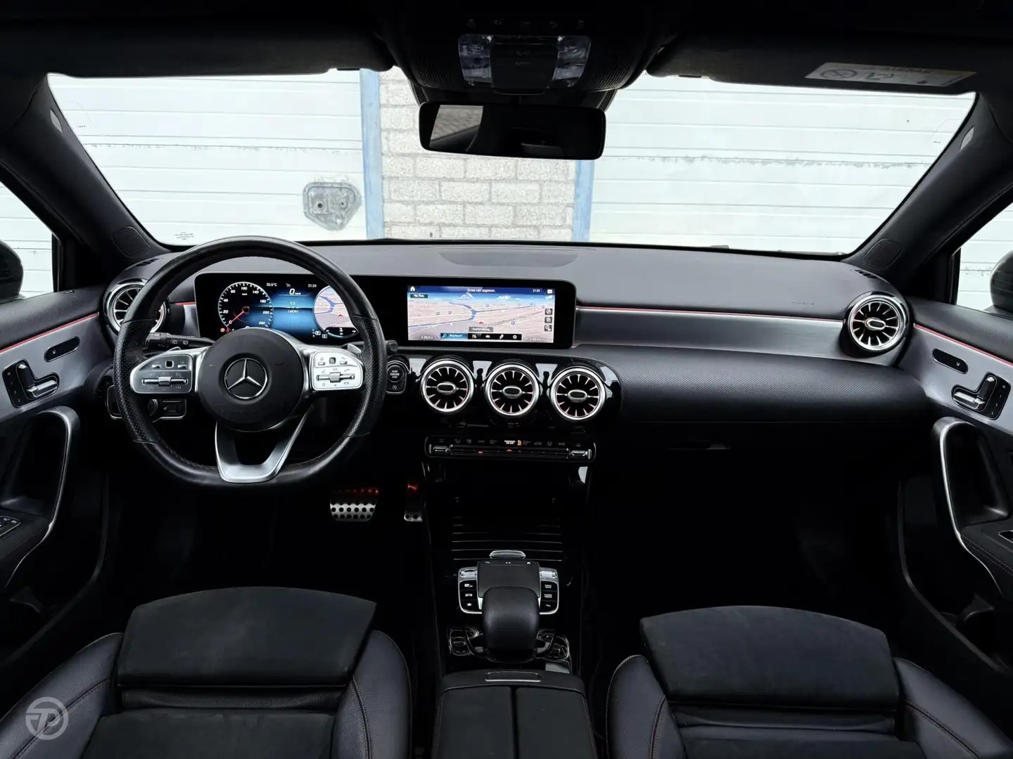 Mercedes-Benz A 220 Premium Plus Grijs - 2
