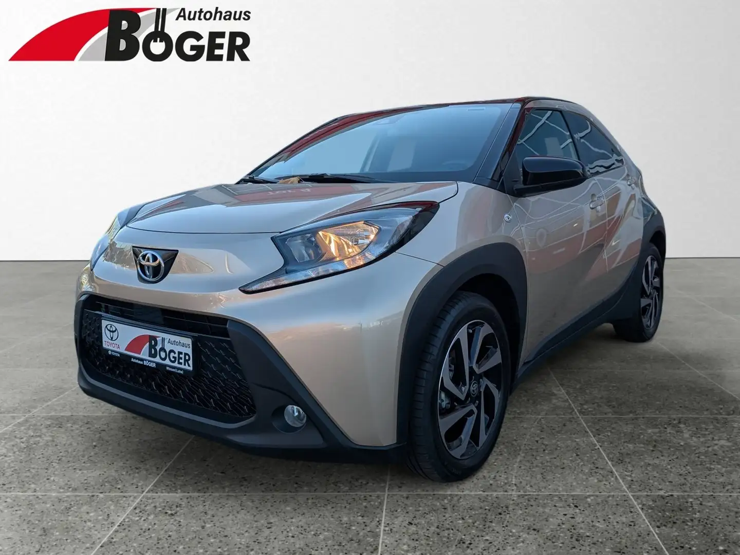 Toyota Aygo X 1,0 Teamplayer *SHZ APPLE CAR KMAERA* Schwarz - 1