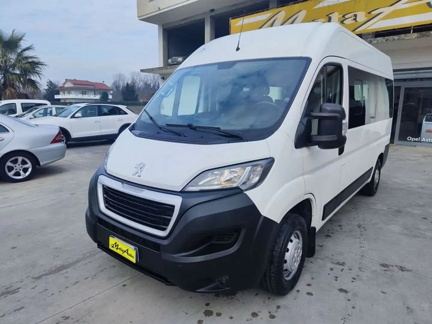 Peugeot Boxer 330 2.0 BlueHDi TRASPORTO DISABILI MOTORE NUOVO - 2