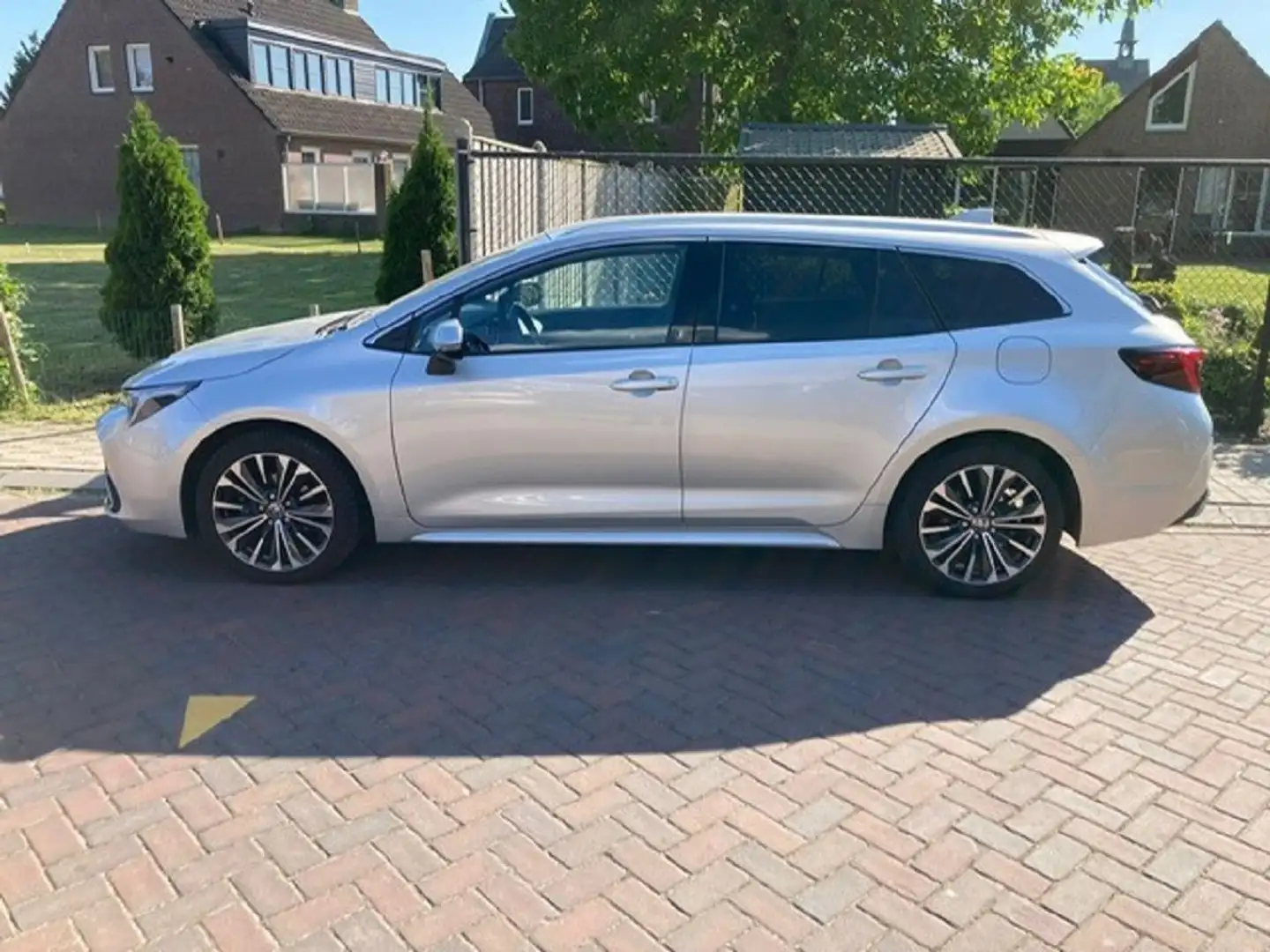Toyota Corolla 1.8 Hybrid First Ed. Gris - 1