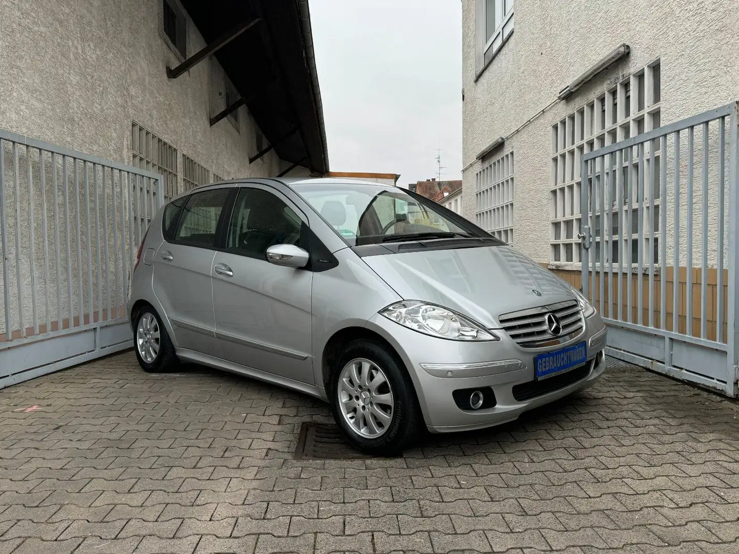 Mercedes-Benz A 170 *Automatik*Navi*AHK*SHZ*PDC*Klima*TüV Plateado - 1