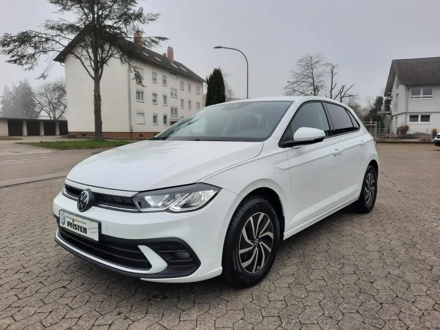 Volkswagen Polo VI Life 1.0TSI Climatronic PDC Kamera Klima Bílá - 2
