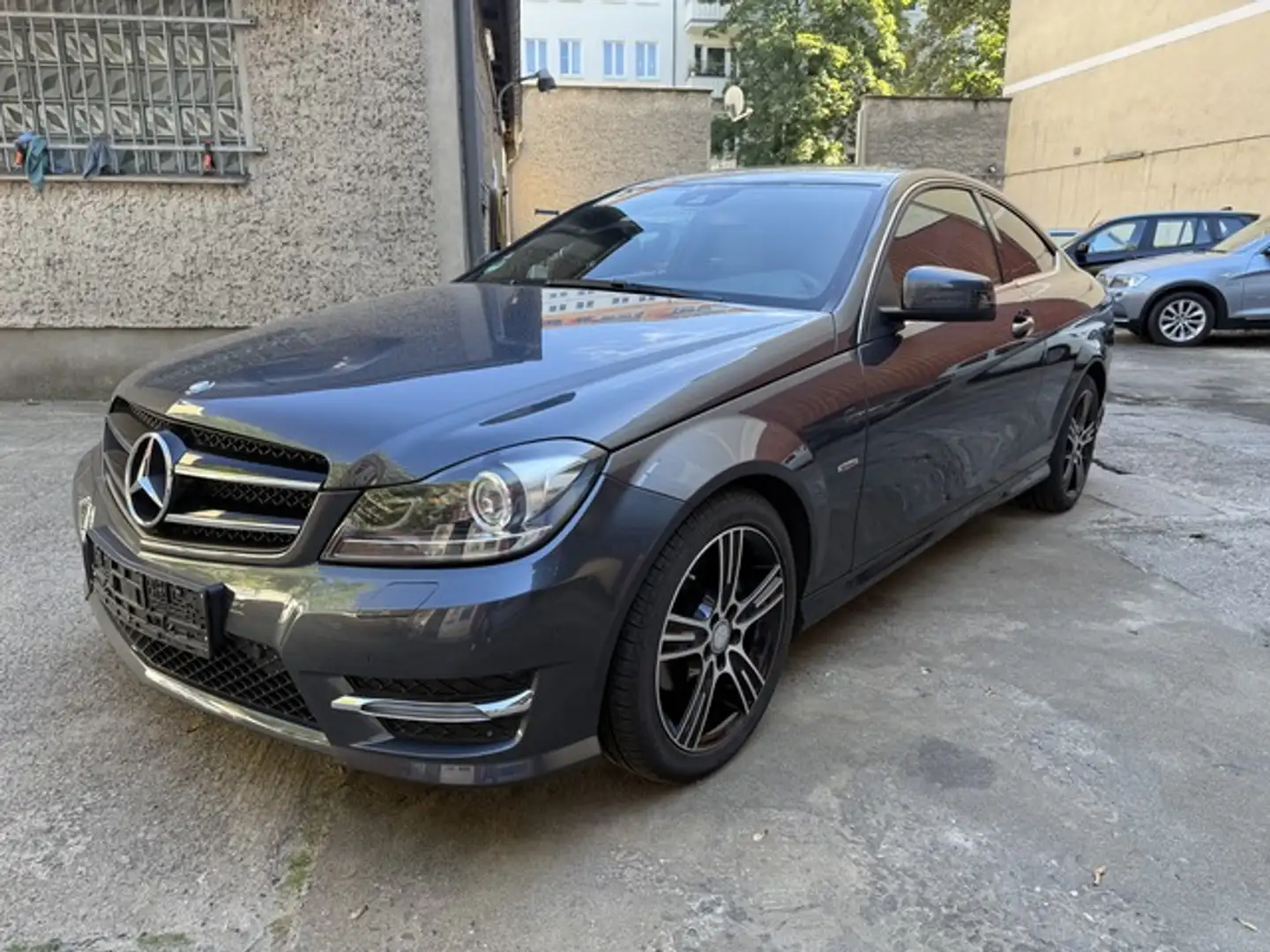 Mercedes-Benz C 180 Coupe CGI Edition C AMG LOOK Schwarz - 2