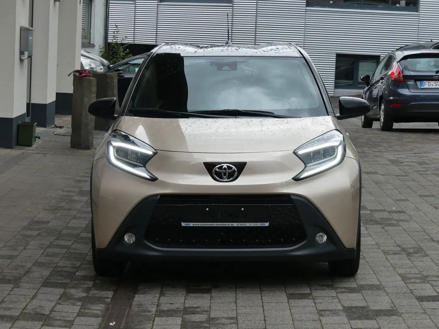Toyota Aygo X Pulse Beige - 2