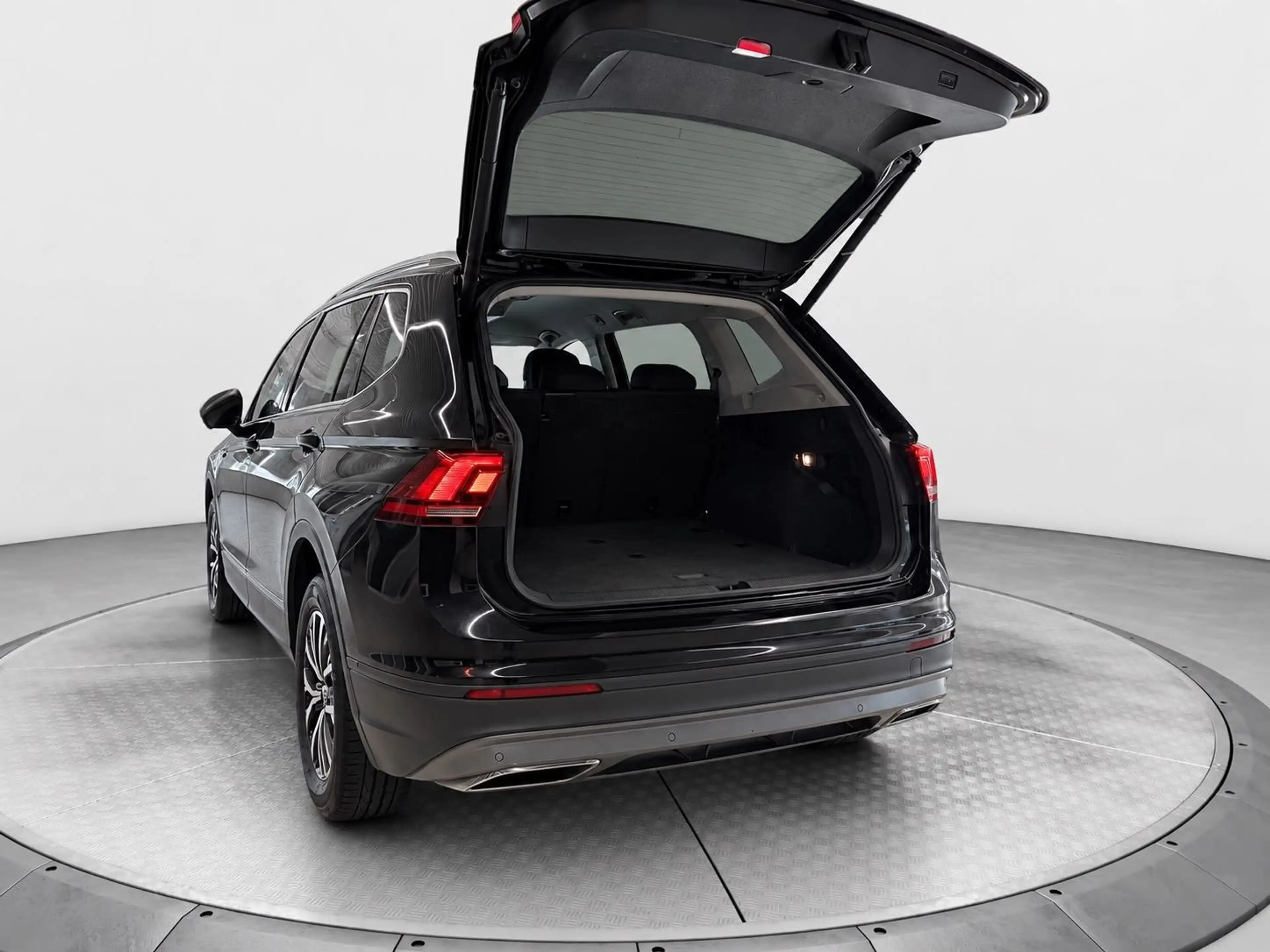Volkswagen Tiguan Allspace Comfortline — photo 10