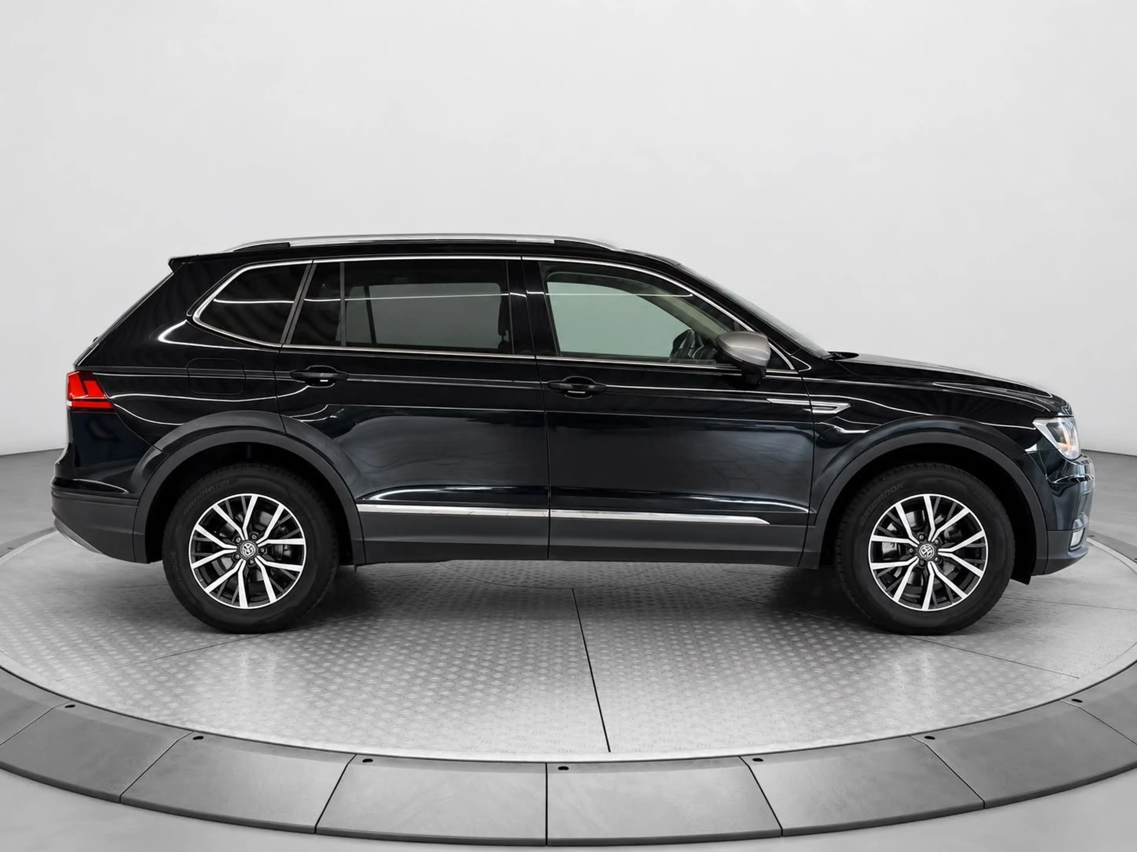 Volkswagen Tiguan Allspace Comfortline — photo 4