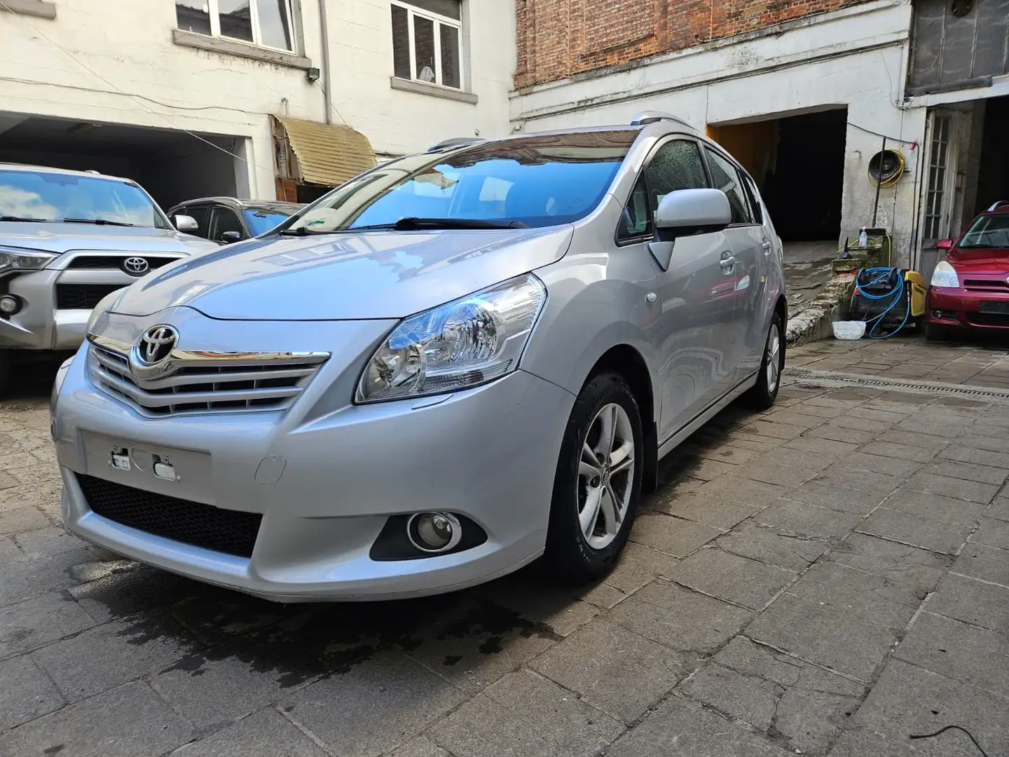 Toyota Verso 1.8 Executive Argent - 1