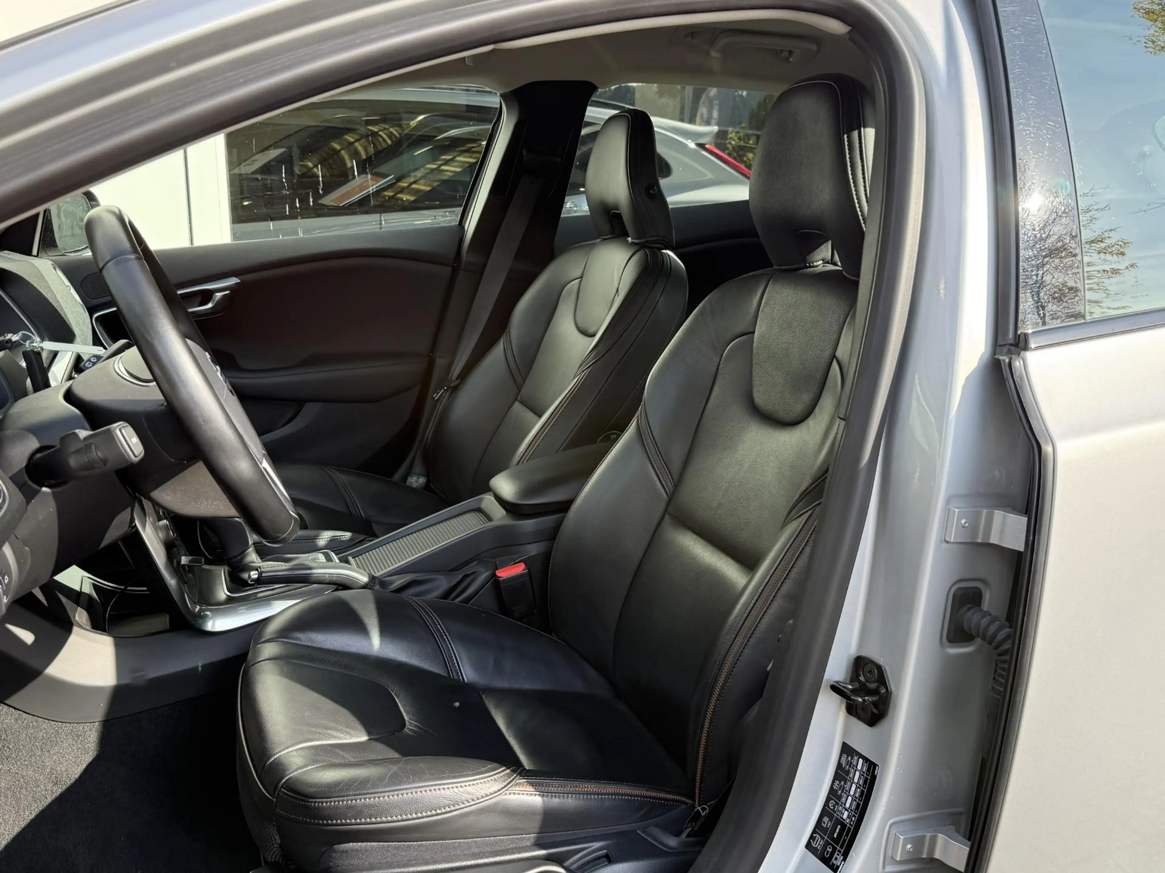 Volvo V40 Cross Country 2.5 T5 AWD Momentum Aut. |Camera|Carplay|Leder| — photo 4