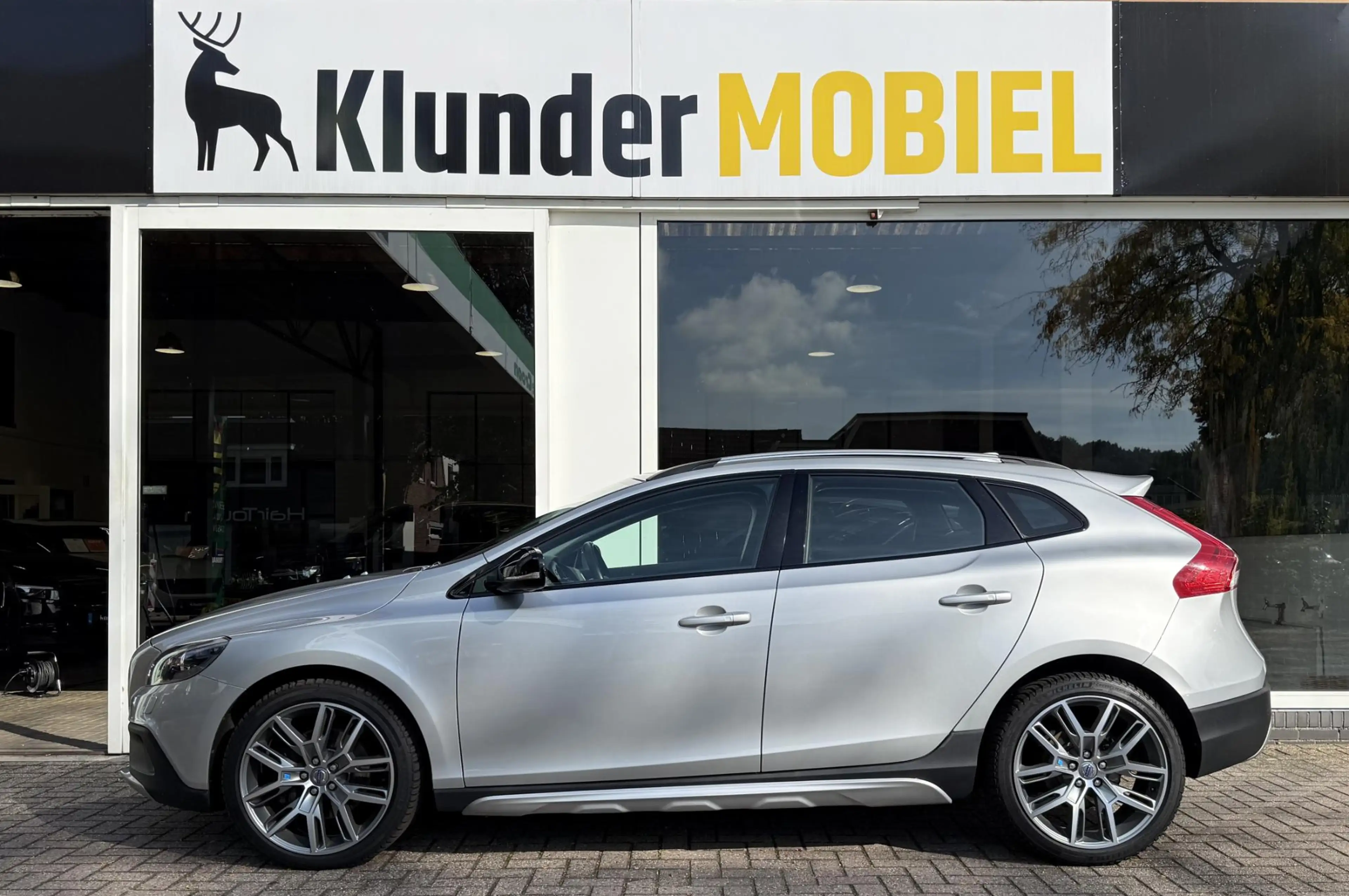 Volvo V40 Cross Country 2.5 T5 AWD Momentum Aut. |Camera|Carplay|Leder| — photo 2