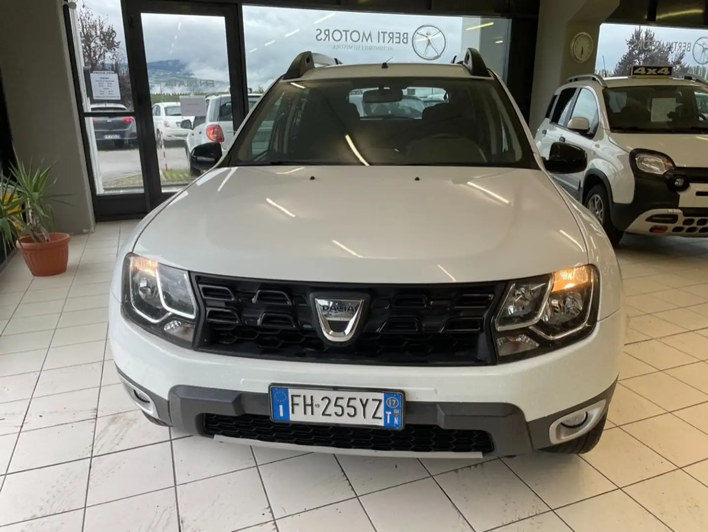 Dacia Duster Duster I 2014 1.5 dci Laureate Family 4x4 s Weiß - 2