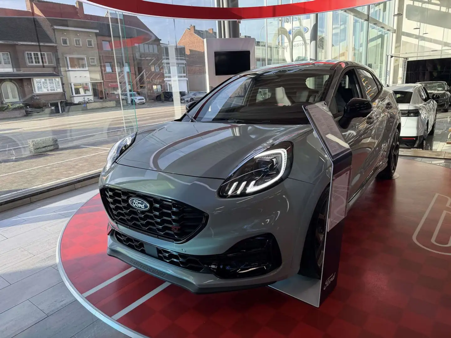 Ford Puma EcoBoost mHEV ST AUT Grau - 1