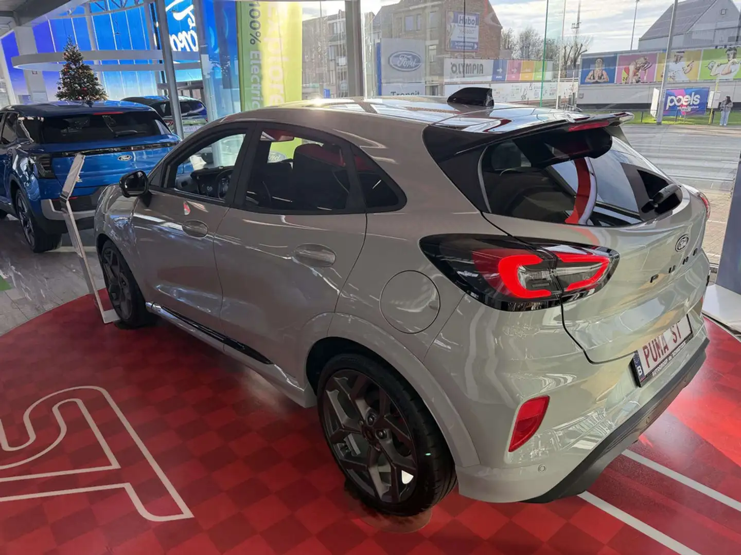 Ford Puma EcoBoost mHEV ST AUT Grau - 2