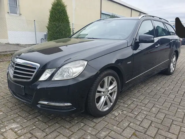 Mercedes-Benz E 200 E 200 CGI BlueEfficiency Automatik/Teilleder