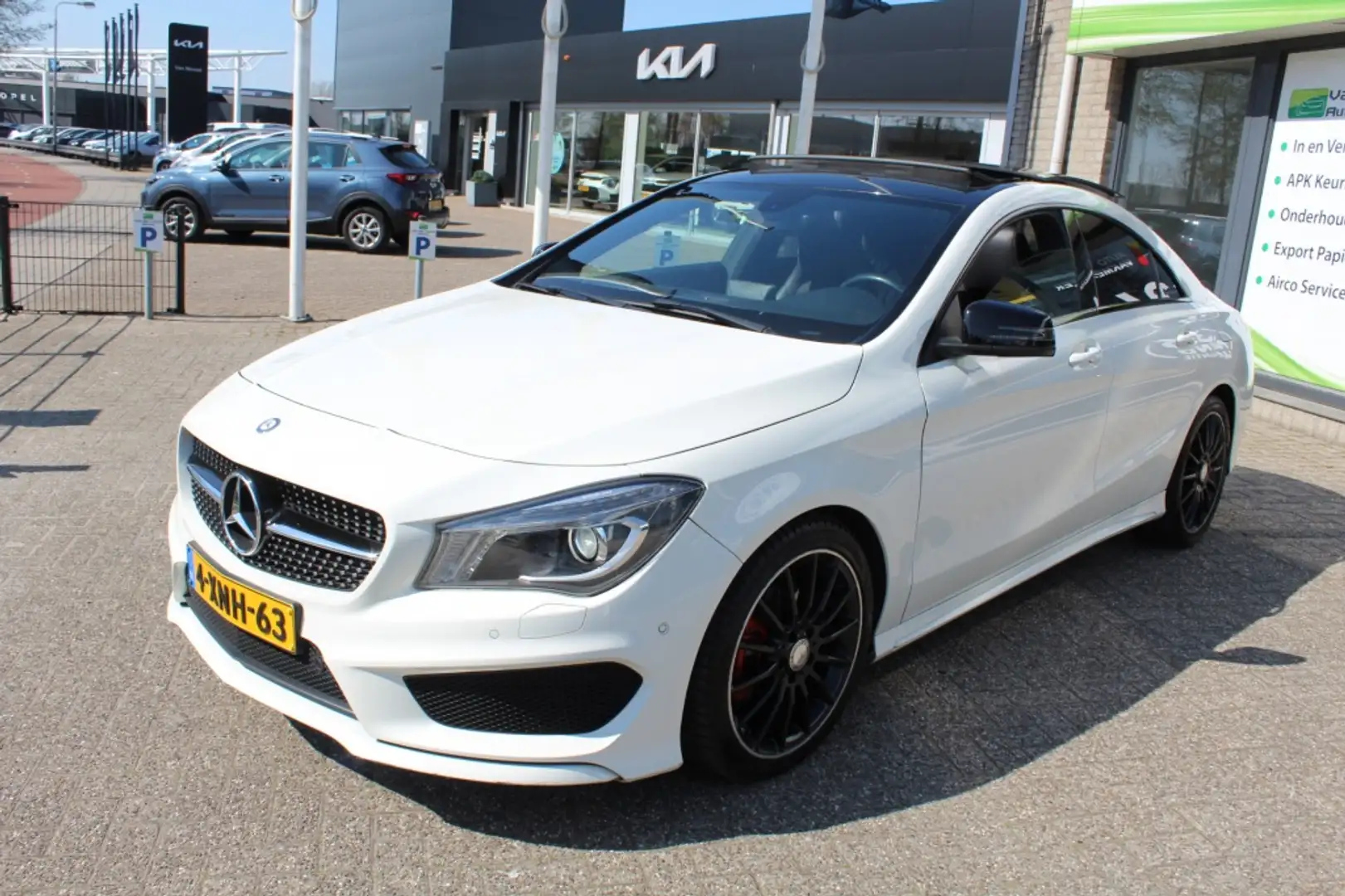Mercedes-Benz CLA 180 OrangeArt Ed. Bílá - 2