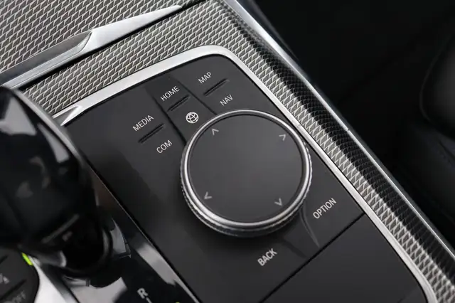 BMW 3 Series view 22