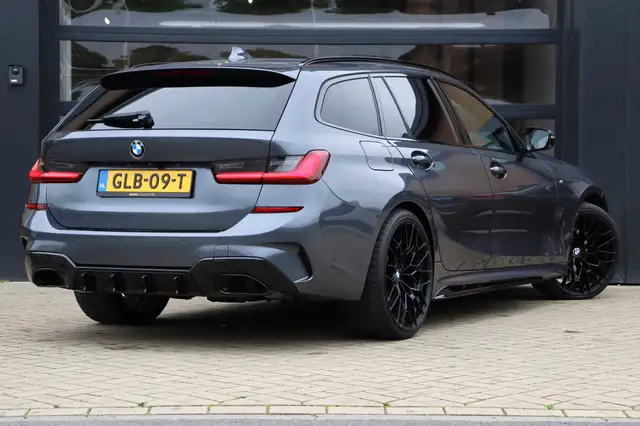 BMW 3 Series view 17