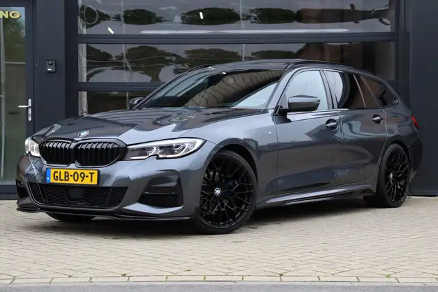 BMW 3 Series view 5