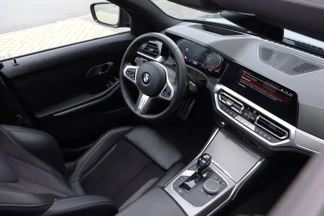 BMW 3 Series view 25