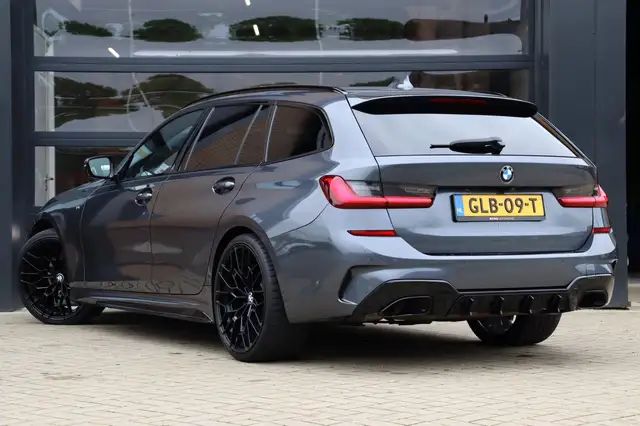 BMW 3 Series view 18