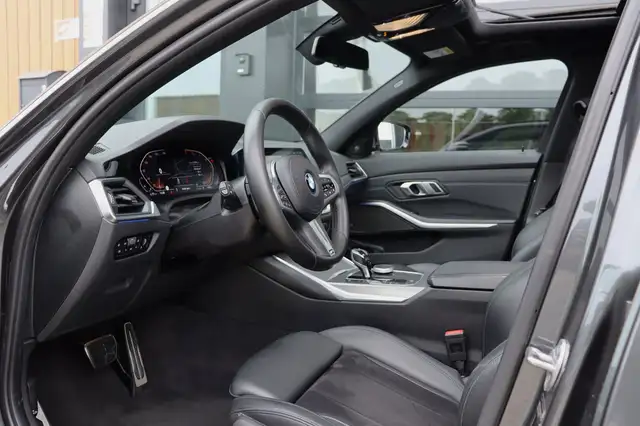 BMW 3 Series view 19