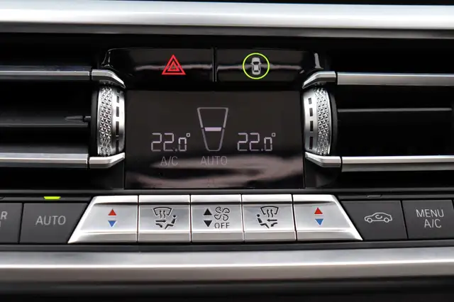 BMW 3 Series view 28