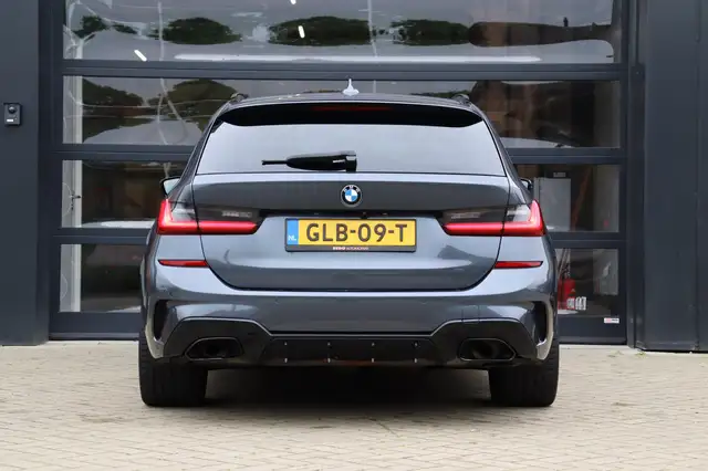 BMW 3 Series view 24