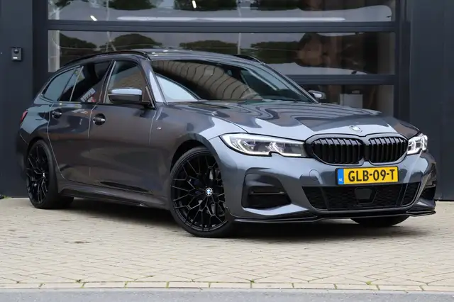 BMW 3 Series view 6