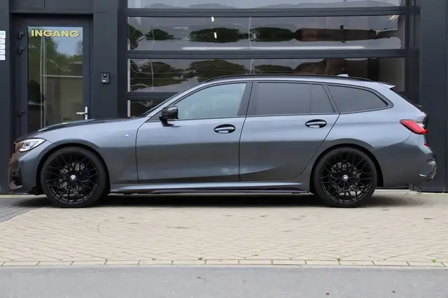 BMW 3 Series view 11