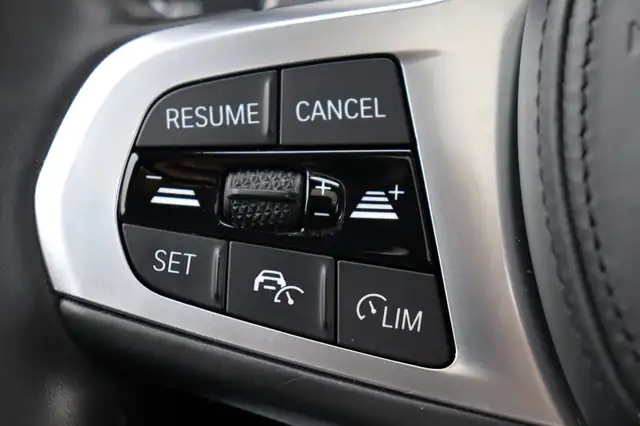 BMW 3 Series view 16