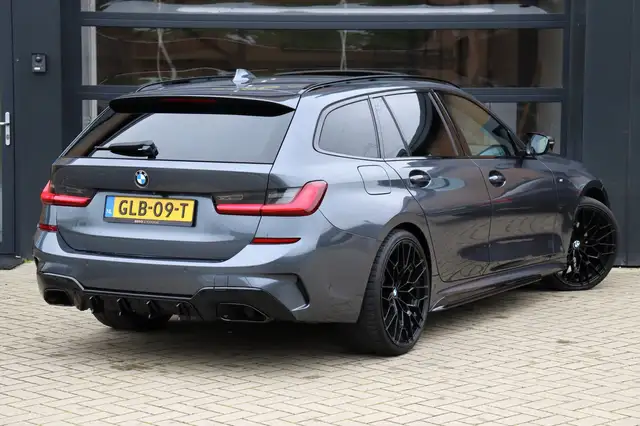 BMW 3 Series view 2