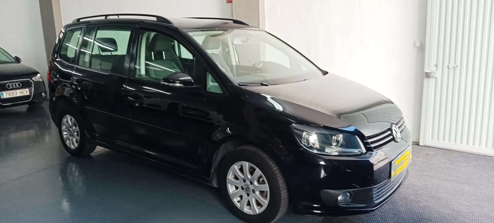 Volkswagen Touran 1.6TDI Advance 105 Negro - 1