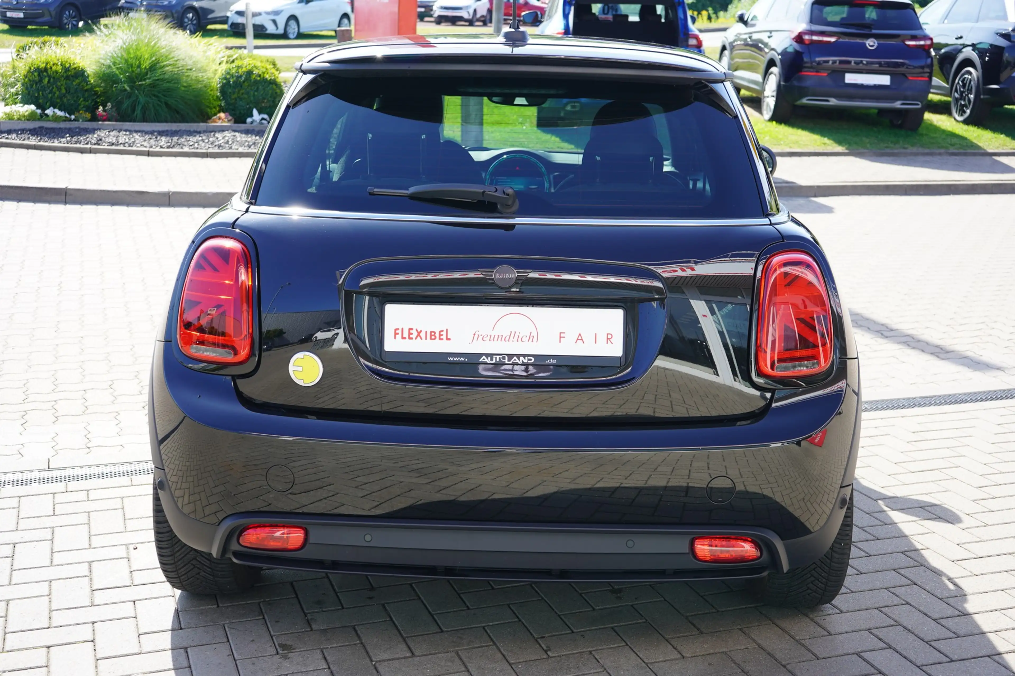 MINI Cooper Mini Cooper SE Classic Trim LED Navi Sitzheizung — photo 4