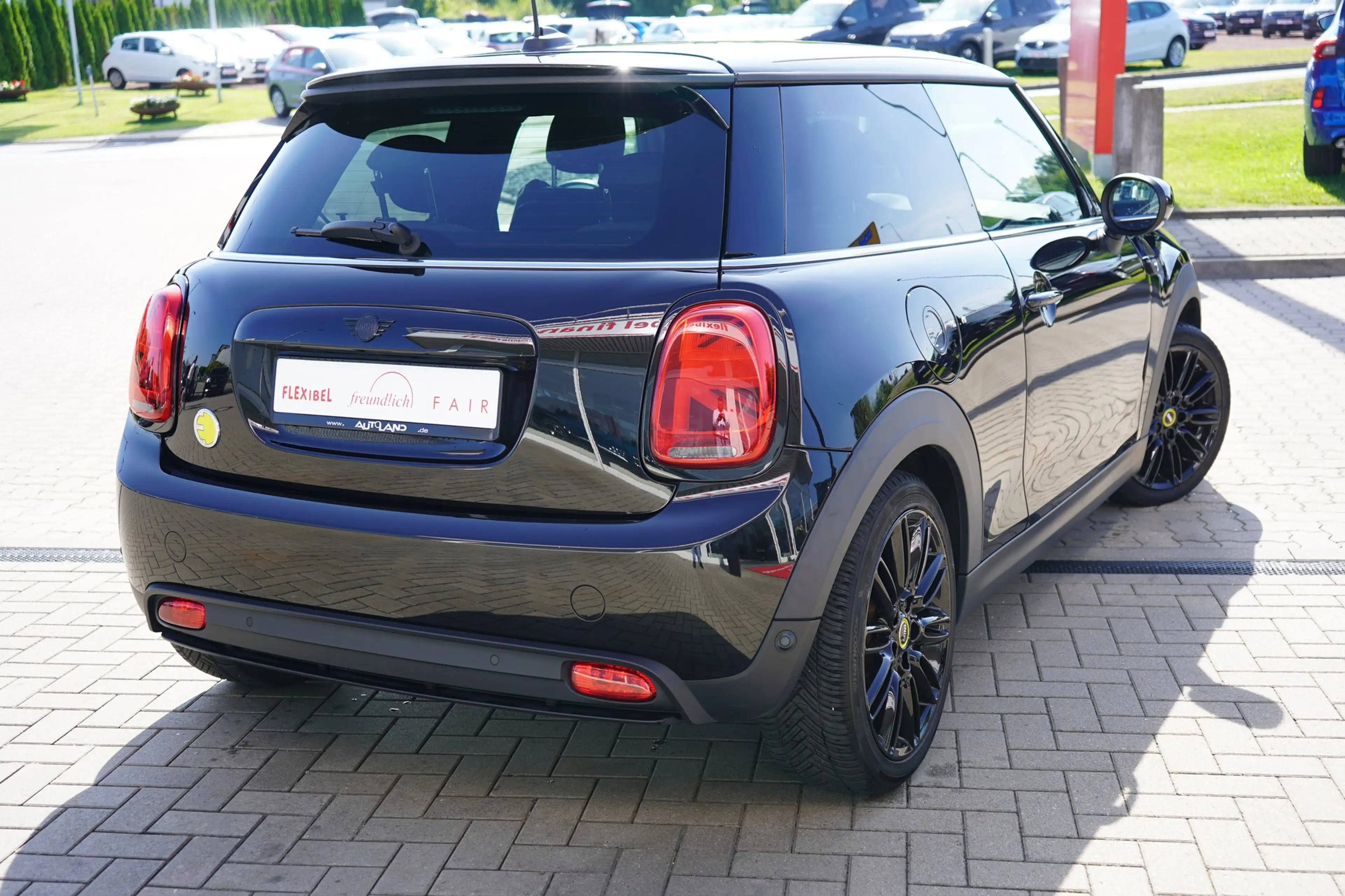 MINI Cooper Mini Cooper SE Classic Trim LED Navi Sitzheizung — photo 5