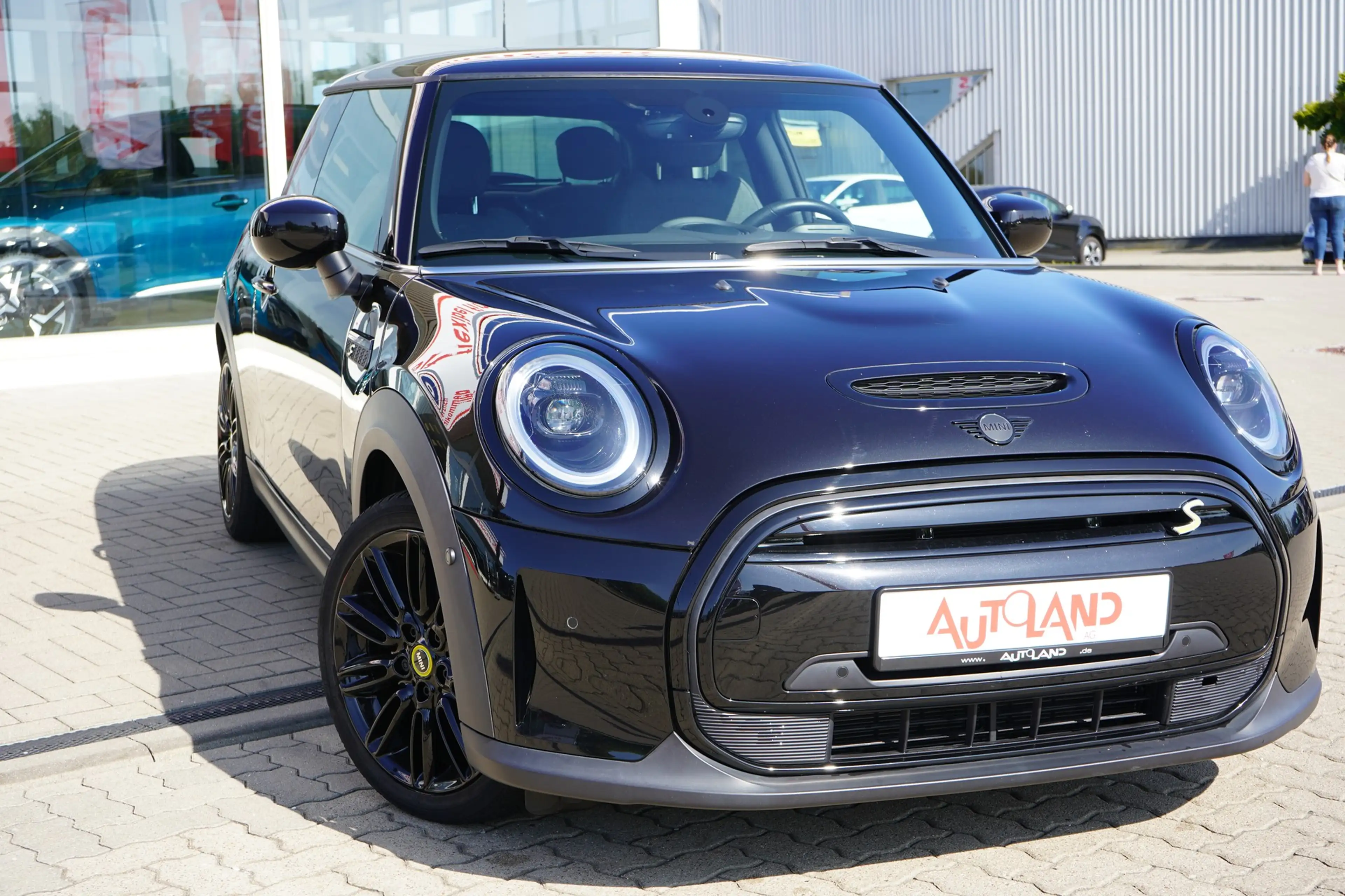 MINI Cooper Mini Cooper SE Classic Trim LED Navi Sitzheizung — photo 7